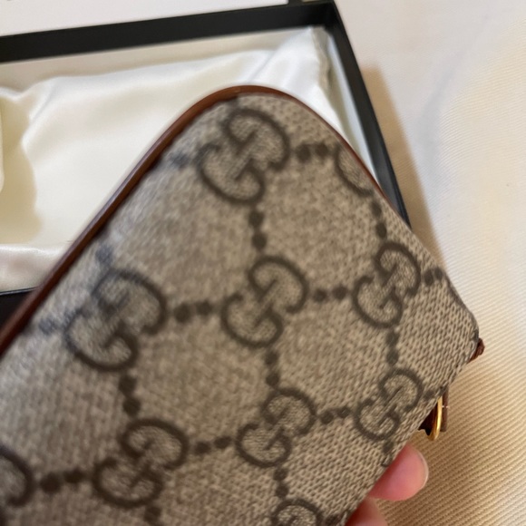 Authentic Gucci Key Pouch - Picture 4 of 12